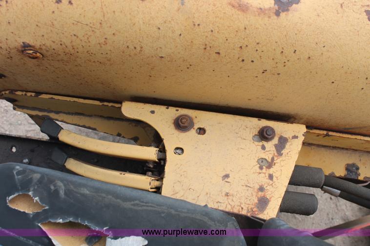 image for item C2821 1965 Allis Chalmers tractor