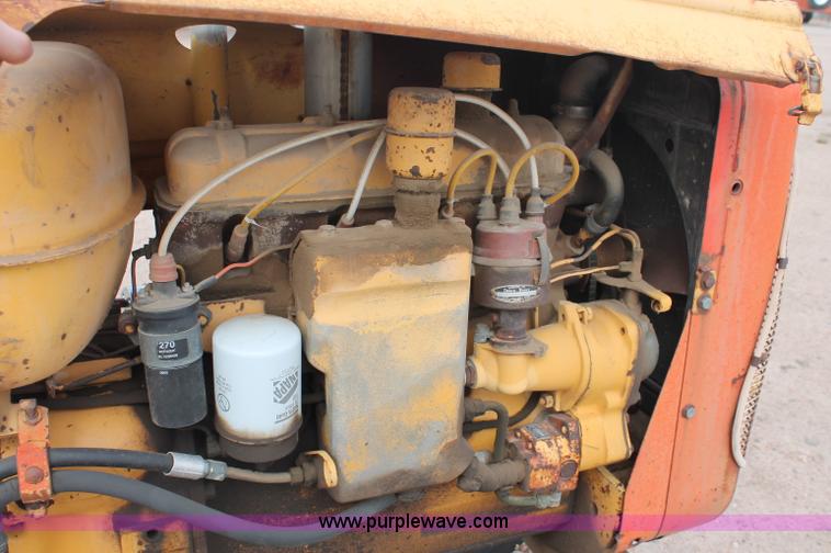 image for item C2821 1965 Allis Chalmers tractor