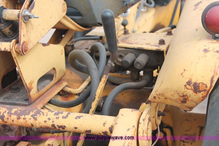 image for item C2821 1965 Allis Chalmers tractor