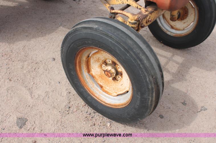 image for item C2821 1965 Allis Chalmers tractor