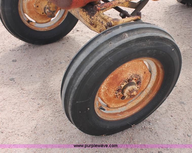 image for item C2821 1965 Allis Chalmers tractor