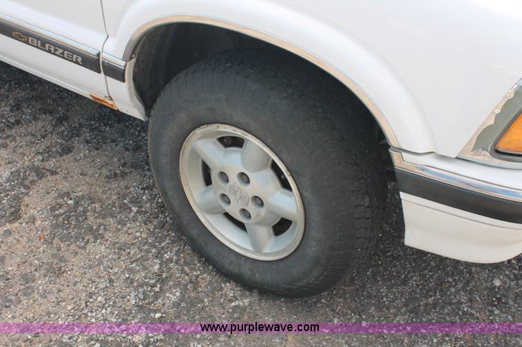 image for item C2852 1997 Chevrolet Blazer SUV