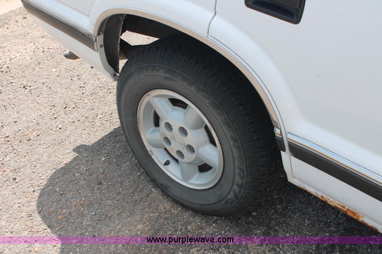 image for item C2852 1997 Chevrolet Blazer SUV