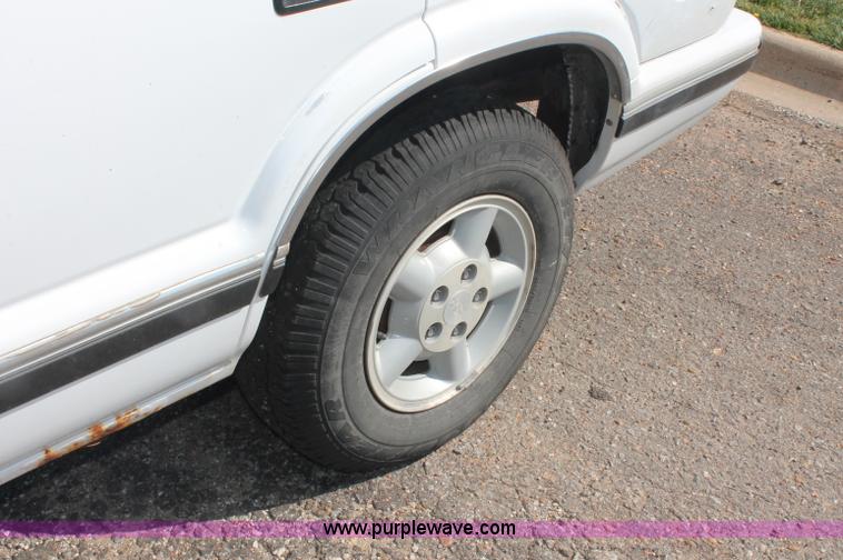 image for item C2852 1997 Chevrolet Blazer SUV