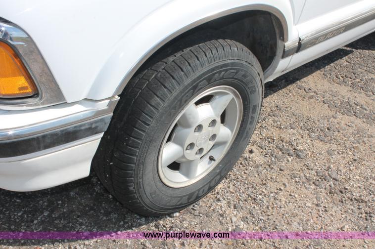 image for item C2852 1997 Chevrolet Blazer SUV