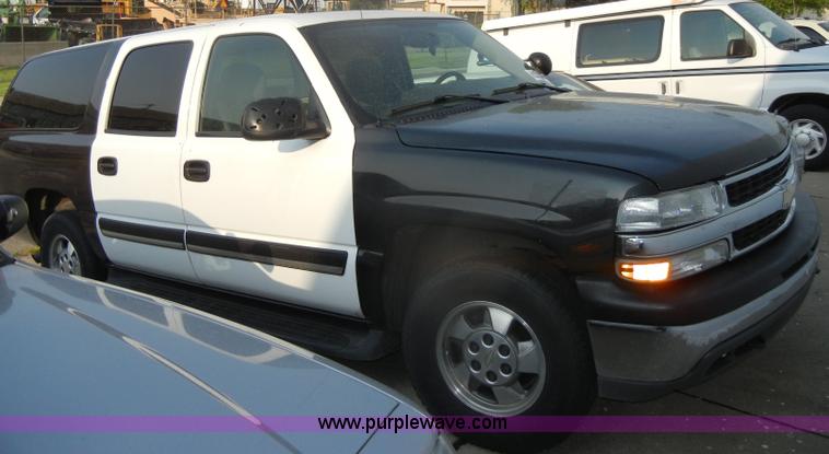 image for item D4238 2004 Chevrolet Suburban 1500 SUV