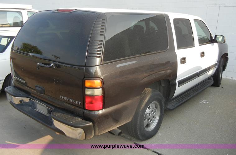 image for item D4238 2004 Chevrolet Suburban 1500 SUV