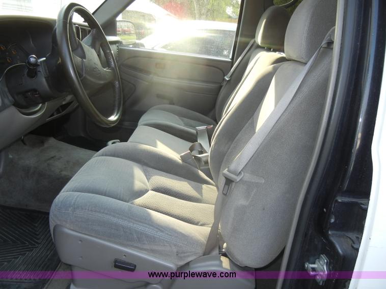 image for item D4238 2004 Chevrolet Suburban 1500 SUV