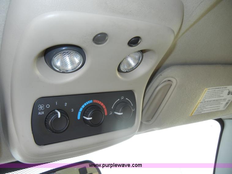 image for item D4238 2004 Chevrolet Suburban 1500 SUV