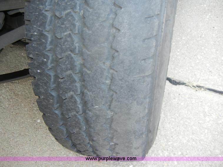 image for item D4238 2004 Chevrolet Suburban 1500 SUV