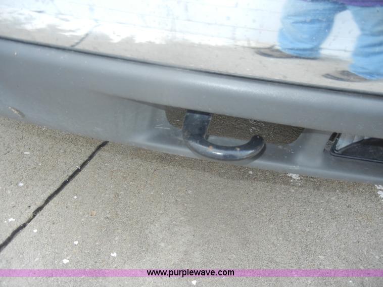 image for item D4238 2004 Chevrolet Suburban 1500 SUV