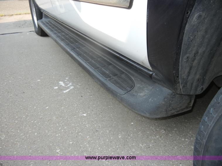 image for item D4238 2004 Chevrolet Suburban 1500 SUV