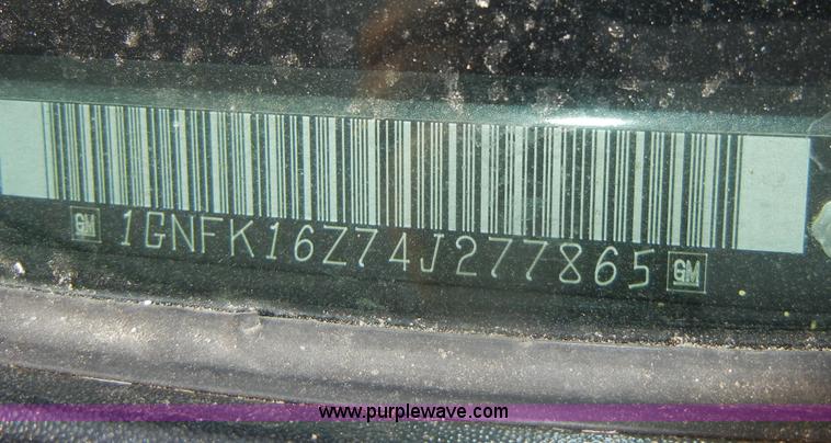 image for item D4238 2004 Chevrolet Suburban 1500 SUV