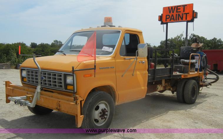 image for item D4409 1988 Ford Econoline 350 paint striper van