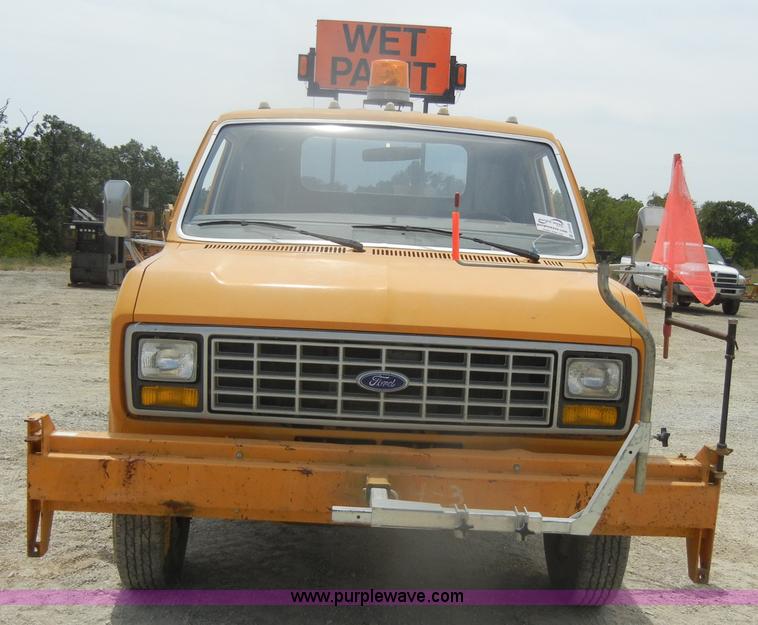 image for item D4409 1988 Ford Econoline 350 paint striper van