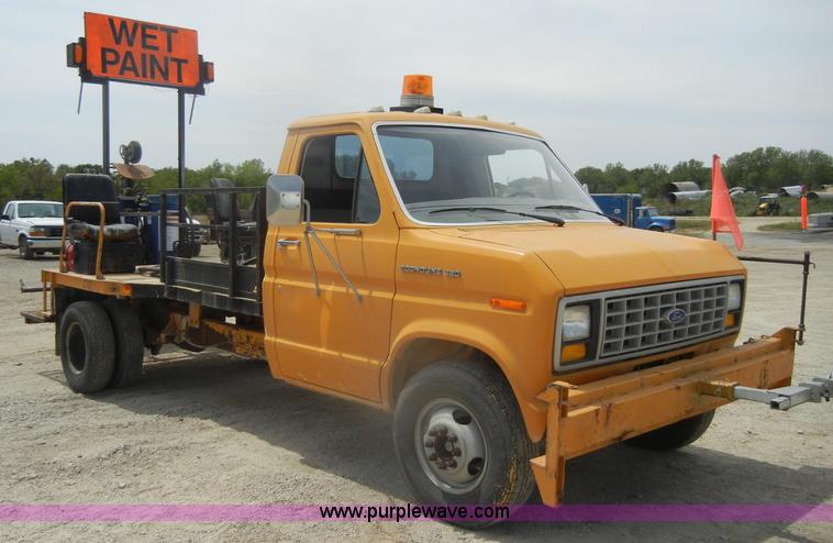 image for item D4409 1988 Ford Econoline 350 paint striper van