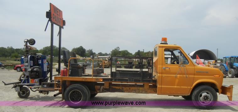 image for item D4409 1988 Ford Econoline 350 paint striper van