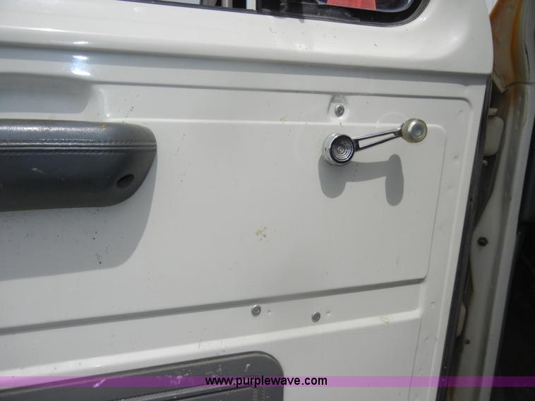 image for item D4409 1988 Ford Econoline 350 paint striper van