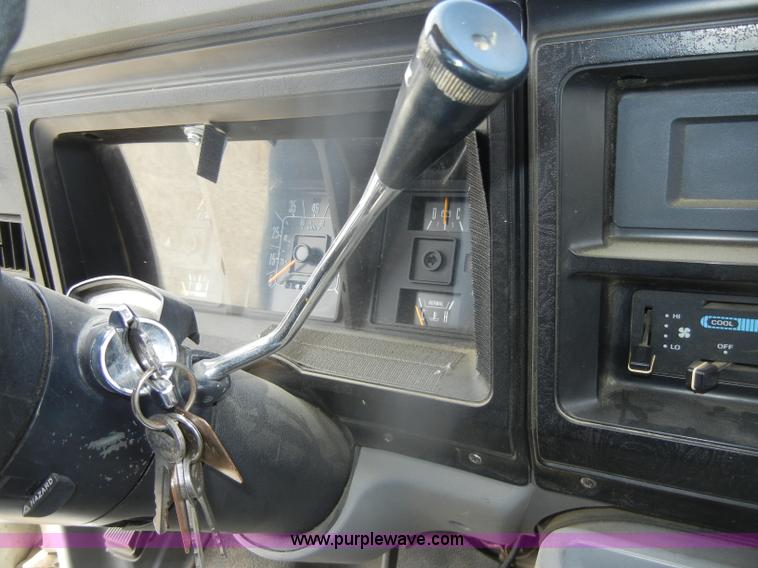 image for item D4409 1988 Ford Econoline 350 paint striper van