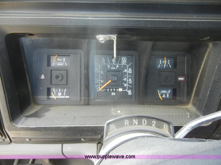 image for item D4409 1988 Ford Econoline 350 paint striper van