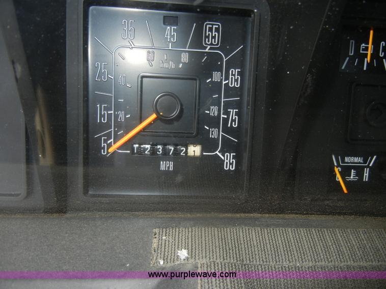 image for item D4409 1988 Ford Econoline 350 paint striper van