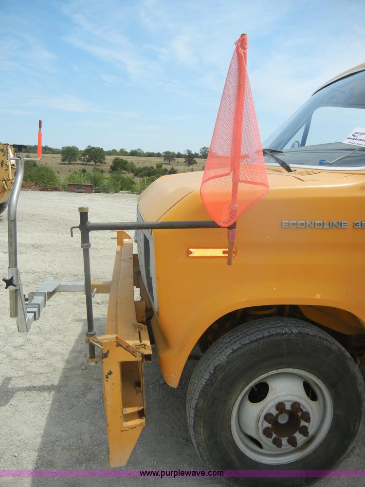 image for item D4409 1988 Ford Econoline 350 paint striper van