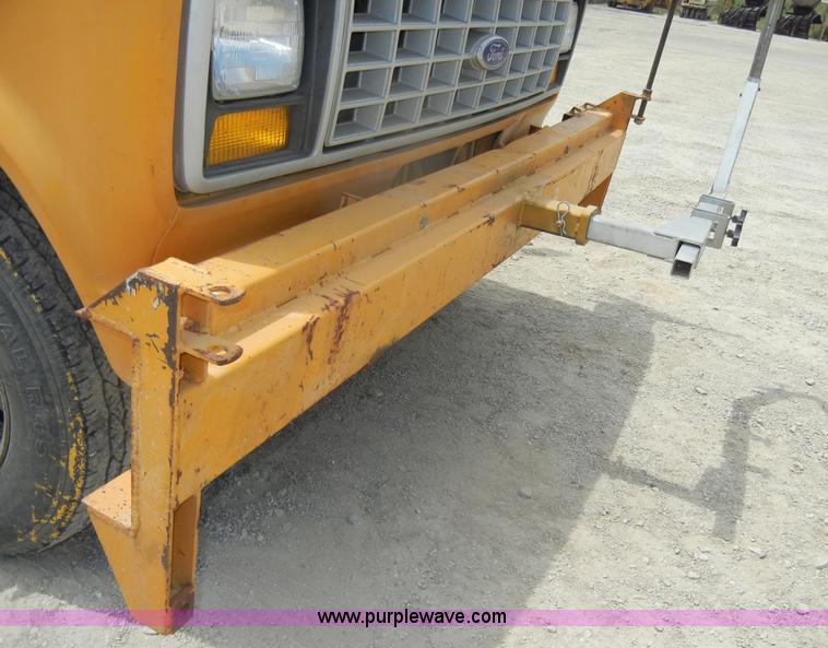 image for item D4409 1988 Ford Econoline 350 paint striper van