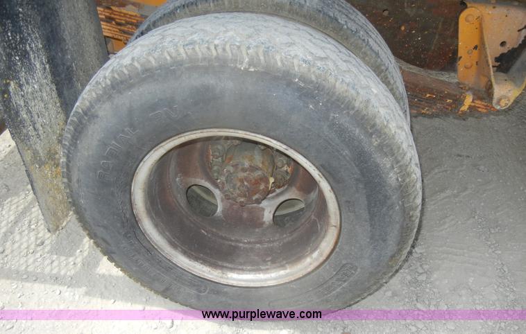 image for item D4409 1988 Ford Econoline 350 paint striper van