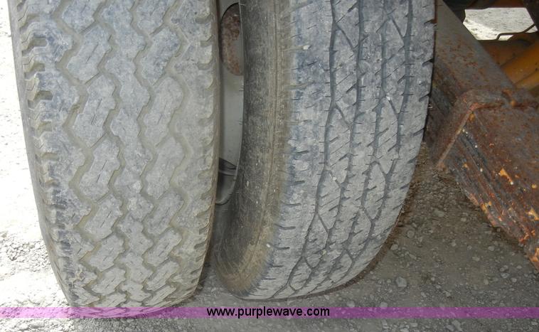 image for item D4409 1988 Ford Econoline 350 paint striper van