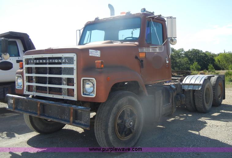 image for item D4416 1979 International F2575 semi truck