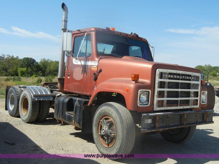 image for item D4416 1979 International F2575 semi truck