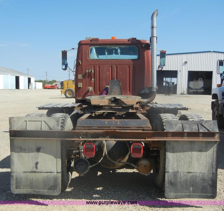 image for item D4416 1979 International F2575 semi truck