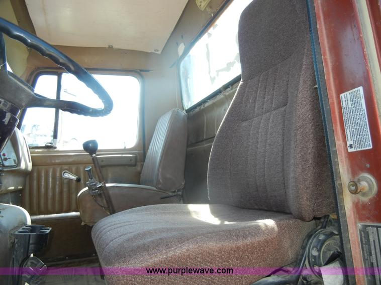 image for item D4416 1979 International F2575 semi truck