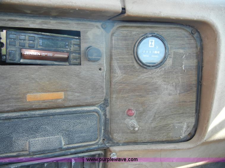 image for item D4416 1979 International F2575 semi truck