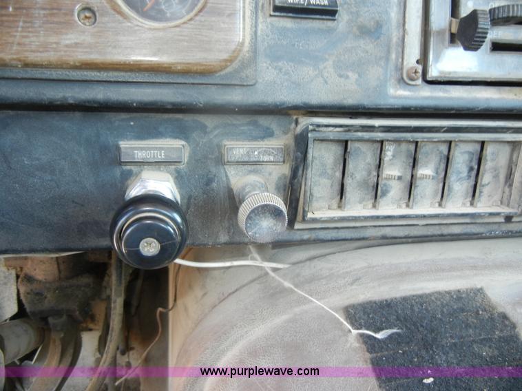 image for item D4416 1979 International F2575 semi truck