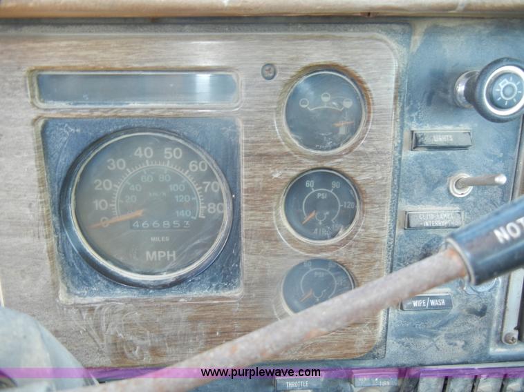 image for item D4416 1979 International F2575 semi truck