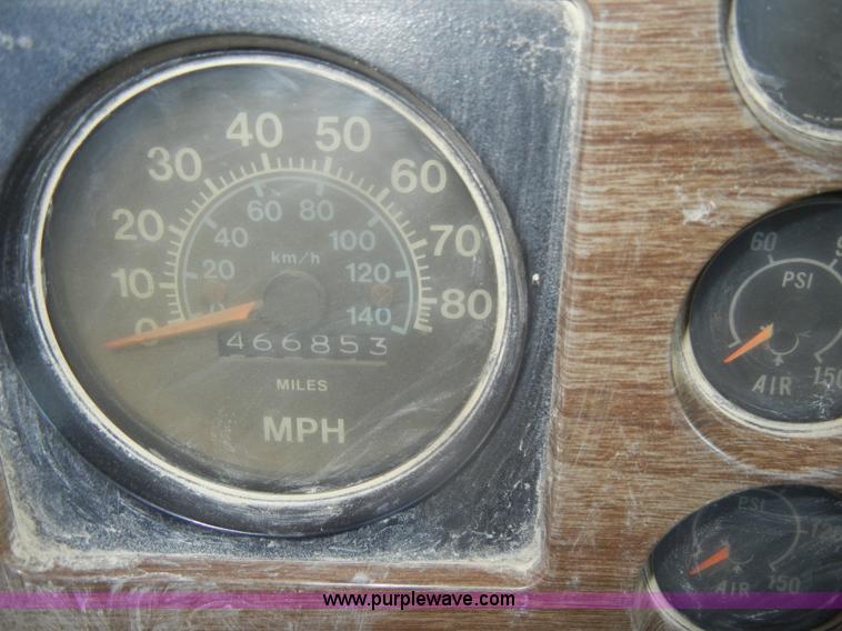 image for item D4416 1979 International F2575 semi truck