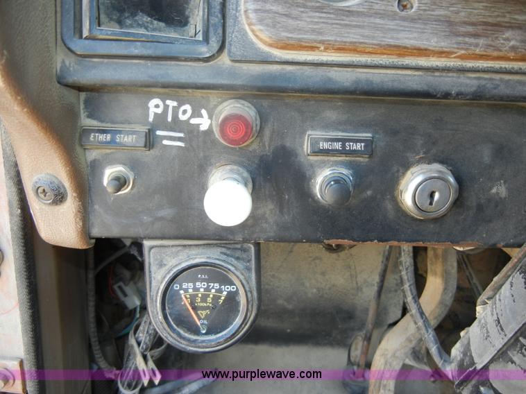 image for item D4416 1979 International F2575 semi truck