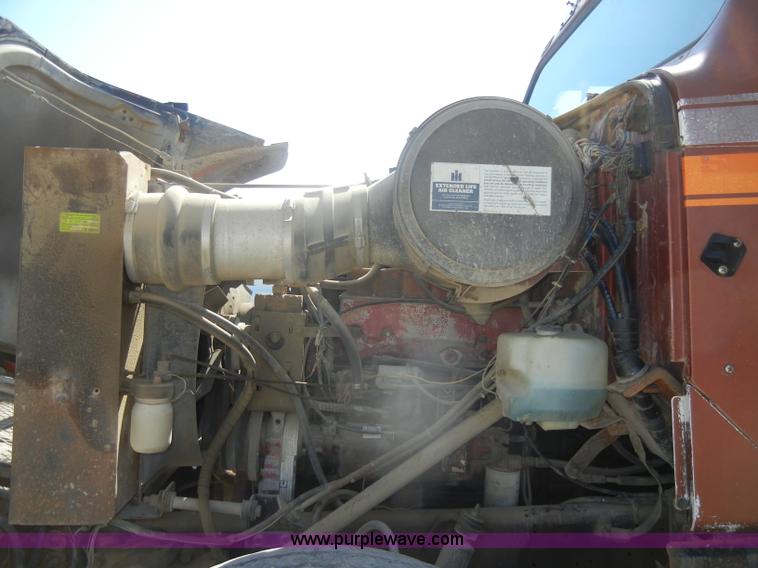 image for item D4416 1979 International F2575 semi truck