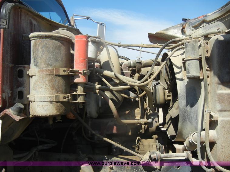 image for item D4416 1979 International F2575 semi truck