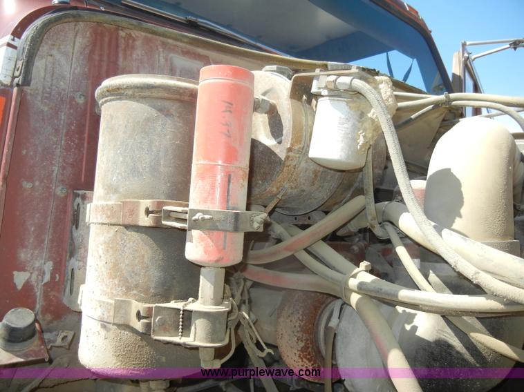 image for item D4416 1979 International F2575 semi truck