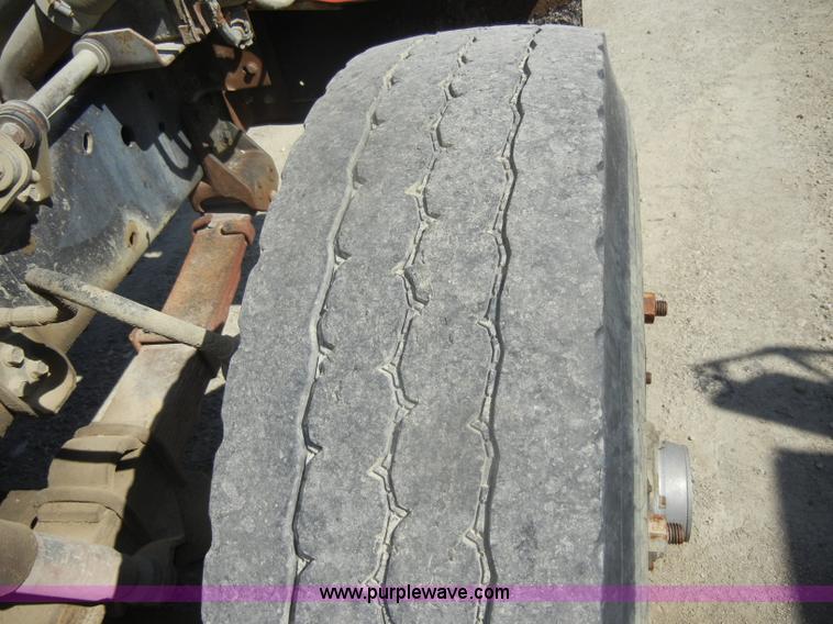 image for item D4416 1979 International F2575 semi truck