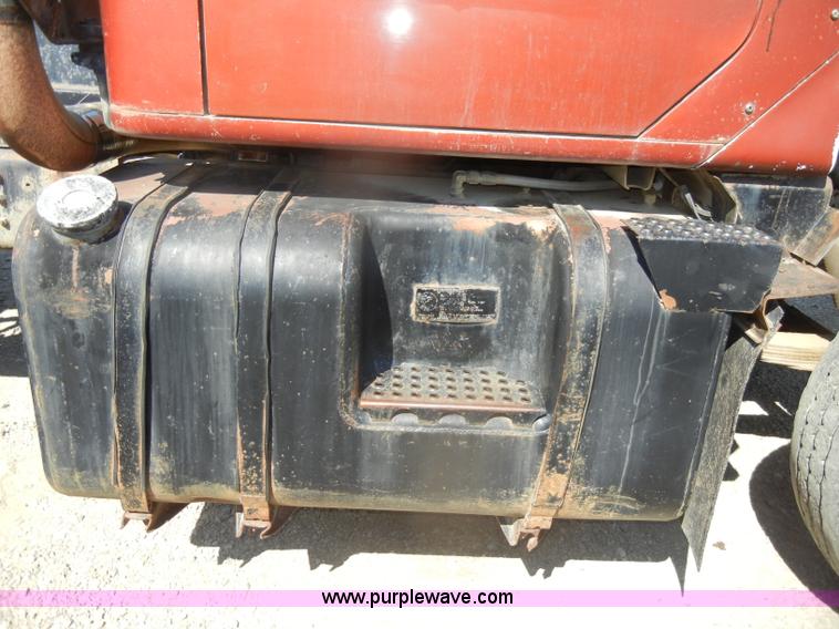 image for item D4416 1979 International F2575 semi truck