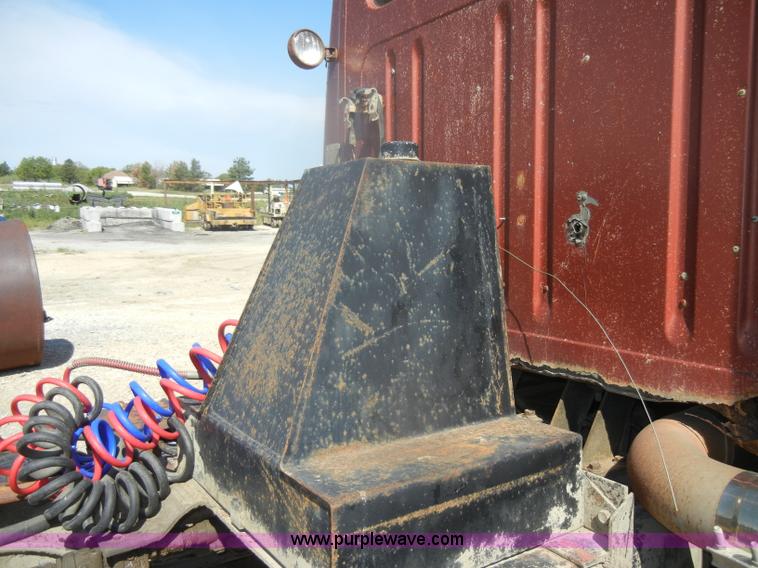 image for item D4416 1979 International F2575 semi truck