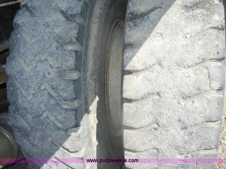 image for item D4416 1979 International F2575 semi truck