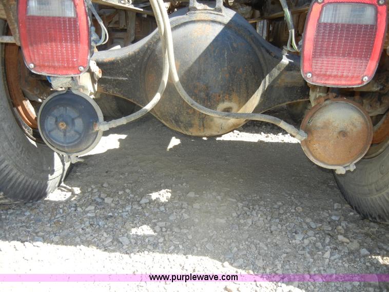 image for item D4416 1979 International F2575 semi truck