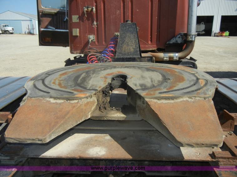 image for item D4416 1979 International F2575 semi truck