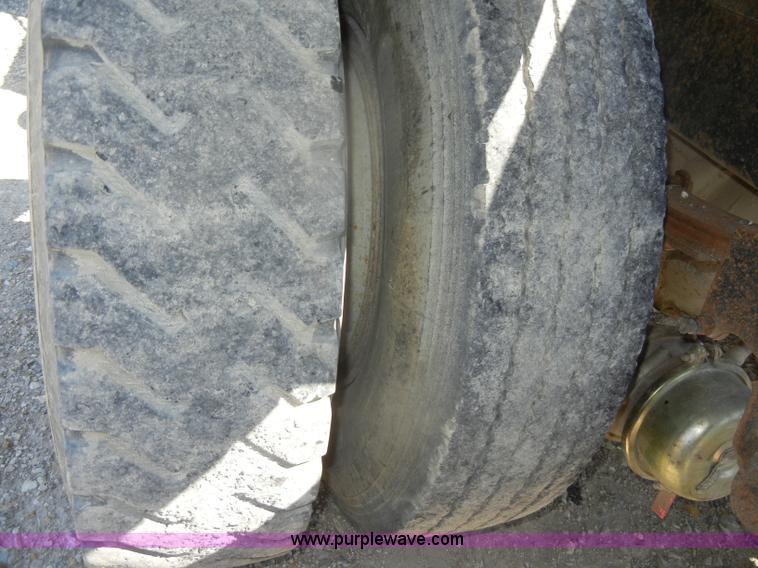 image for item D4416 1979 International F2575 semi truck