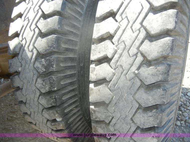 image for item D4416 1979 International F2575 semi truck