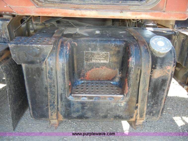 image for item D4416 1979 International F2575 semi truck